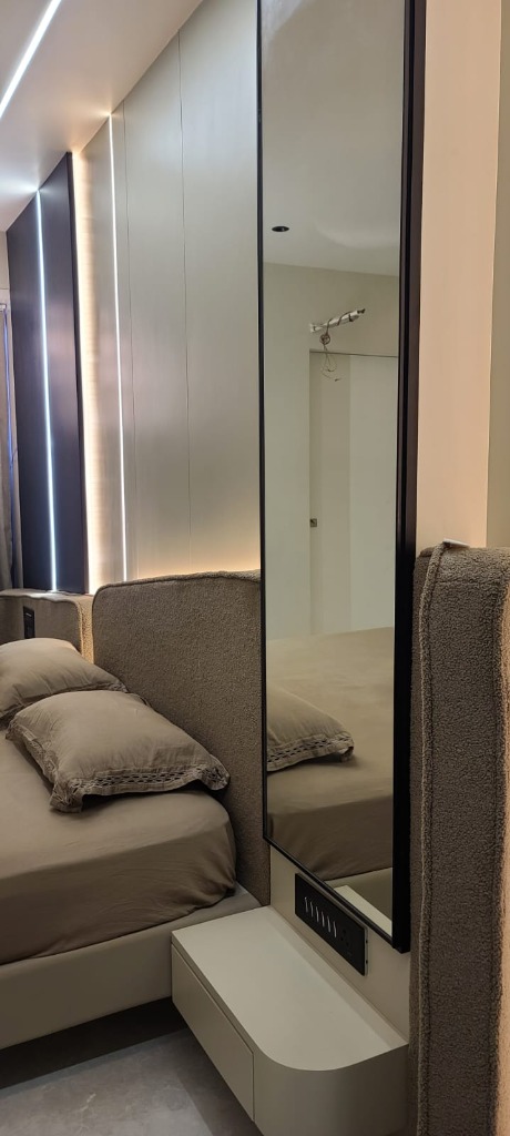 Mirror Detail